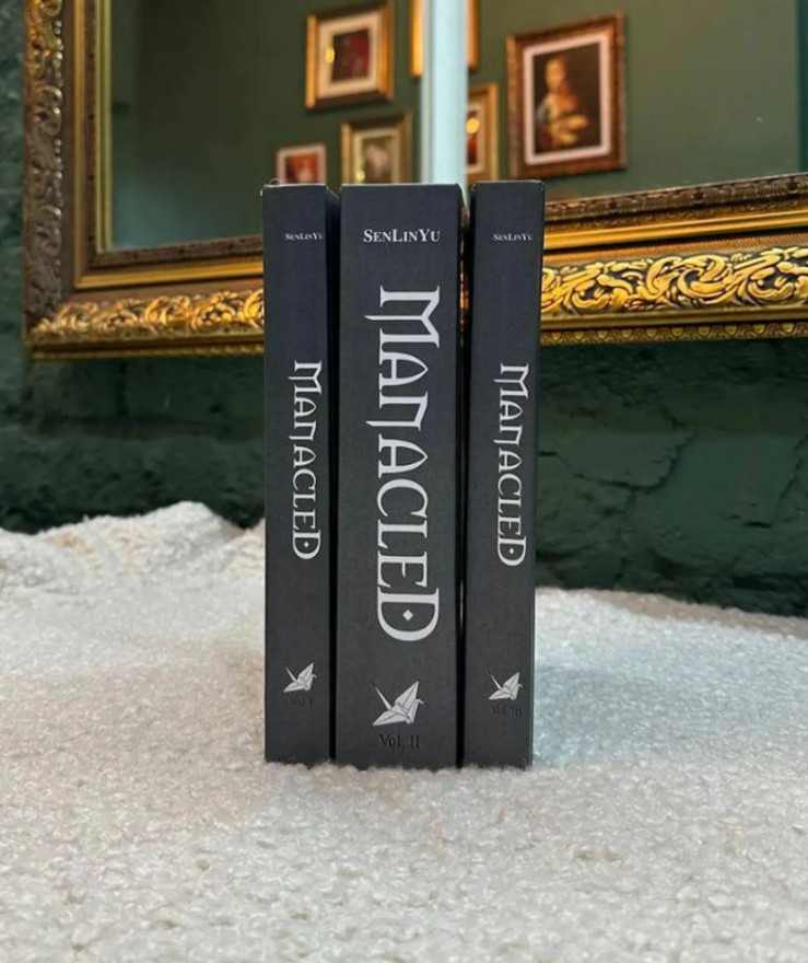 Manacle. Manacled Fanfic.Hardcover Full 3 Separate Volumes. Dramione