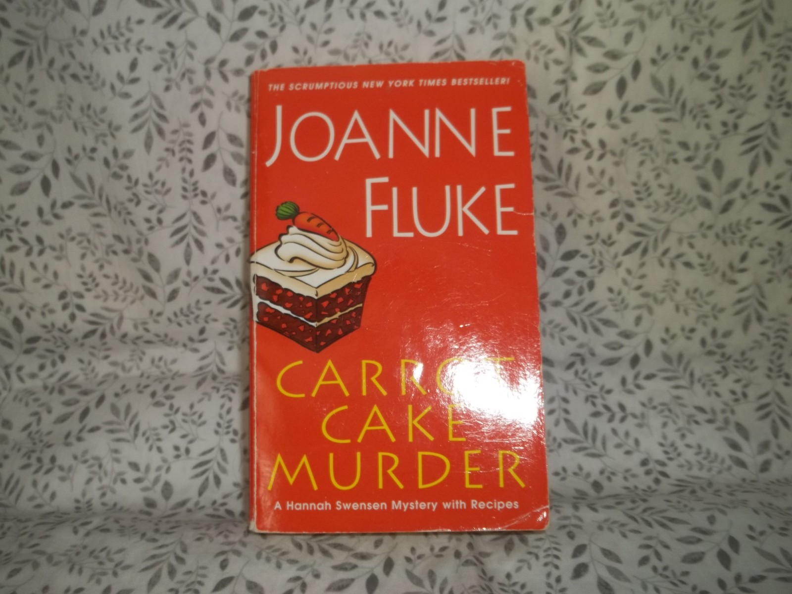 Lot 734 – Carrot Cake Murder by Joanne Fluke – pb book – cozy mystery