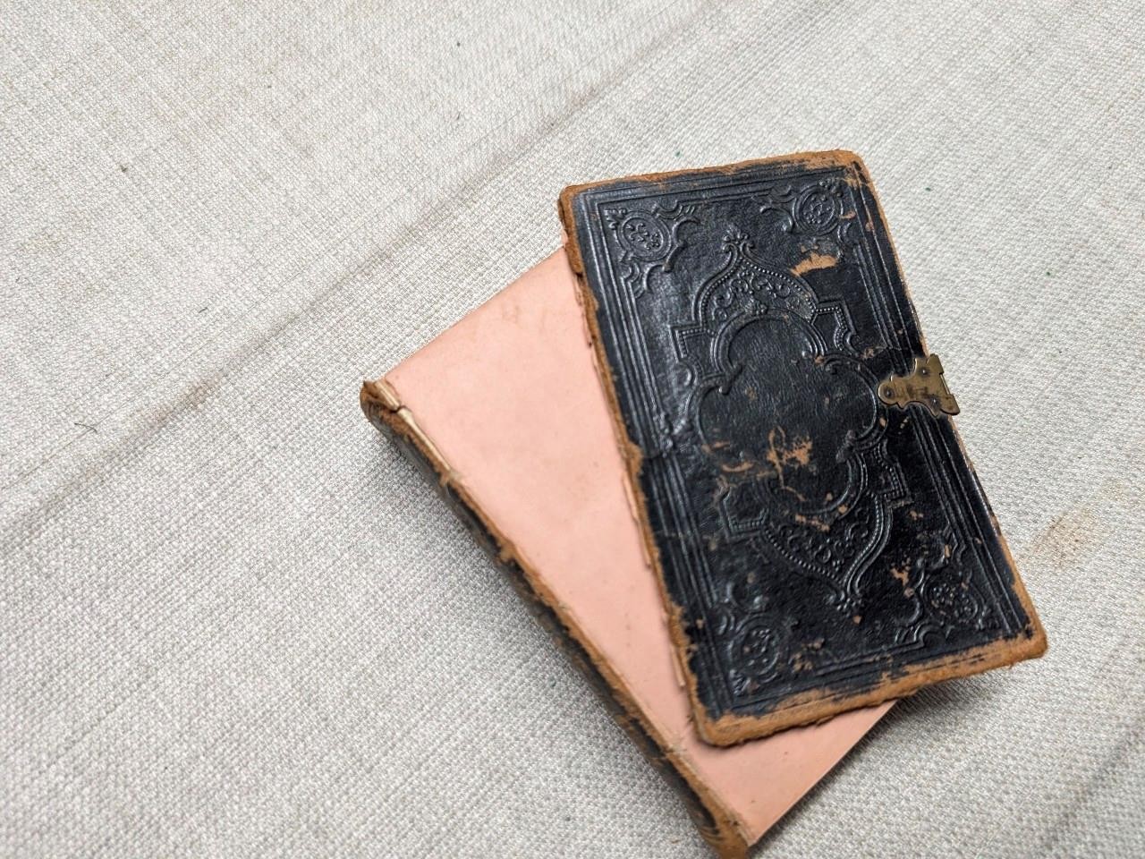 1869 antique KING JAMES pocket mini HOLY BIBLE american bible society 5×3.5×1.5